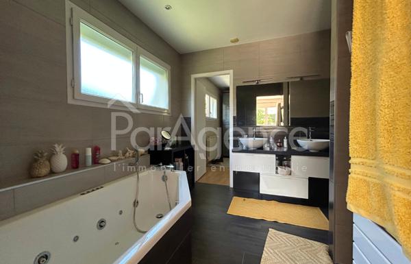 Maison d'architecte avec piscine