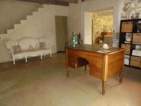 Barbentane (13570) BARBENTANE (13570) - MAS 270 M2 AVEC DEPENDANCE SUR GRAND TERRAIN 27000 M2