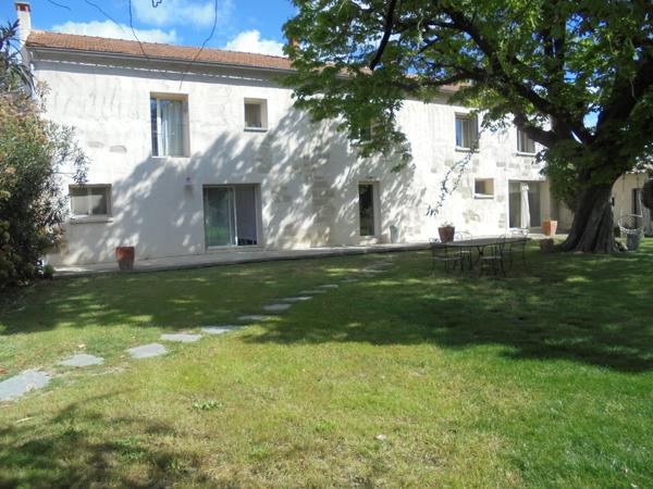 Barbentane (13570) BARBENTANE (13570) - MAS 270 M2 AVEC DEPENDANCE SUR GRAND TERRAIN 27000 M2