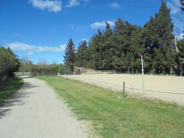 Barbentane (13570) BARBENTANE (13570) - MAS 270 M2 AVEC DEPENDANCE SUR GRAND TERRAIN 27000 M2