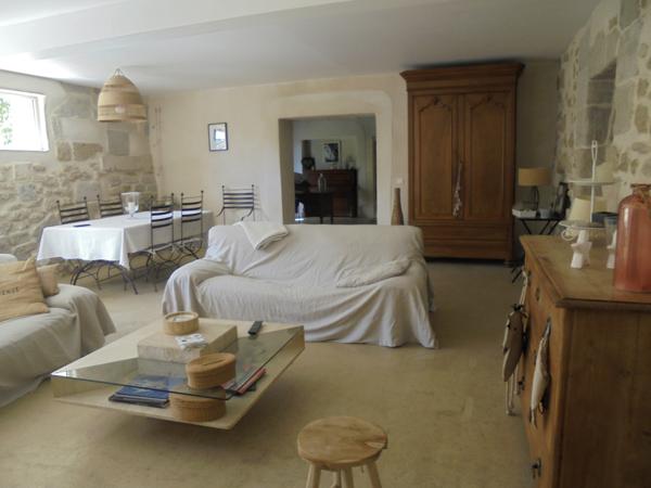 Barbentane (13570) BARBENTANE (13570) - MAS 270 M2 AVEC DEPENDANCE SUR GRAND TERRAIN 27000 M2