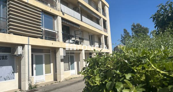 À vendre Local commercial 30.76 m² - Les Angles 30133