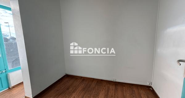 À vendre Local commercial 30.76 m² - Les Angles 30133