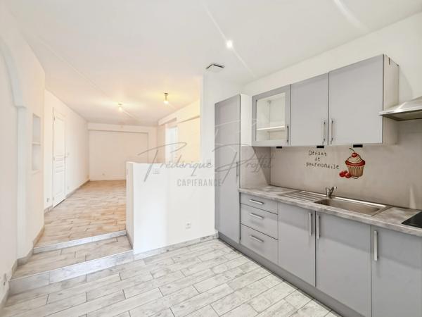 Local commercial avec studio attenant à vendre BERTHECOURT (60)