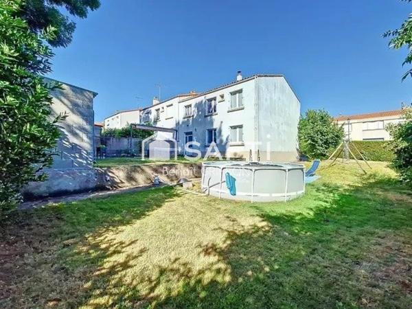 Maison familiale, jardin clos, volumes lumineux