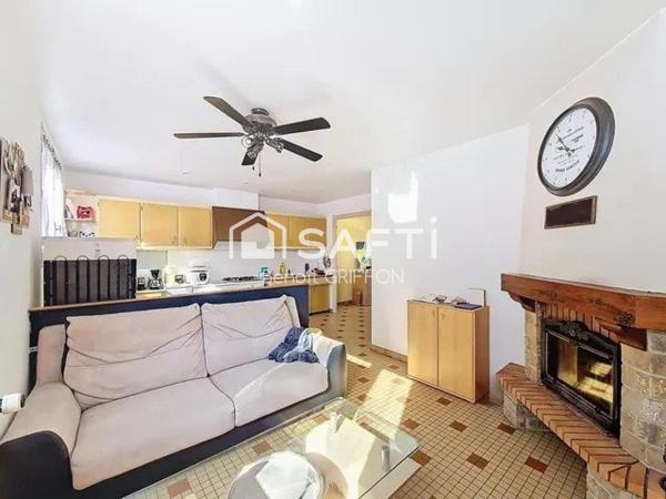 Maison familiale, jardin clos, volumes lumineux