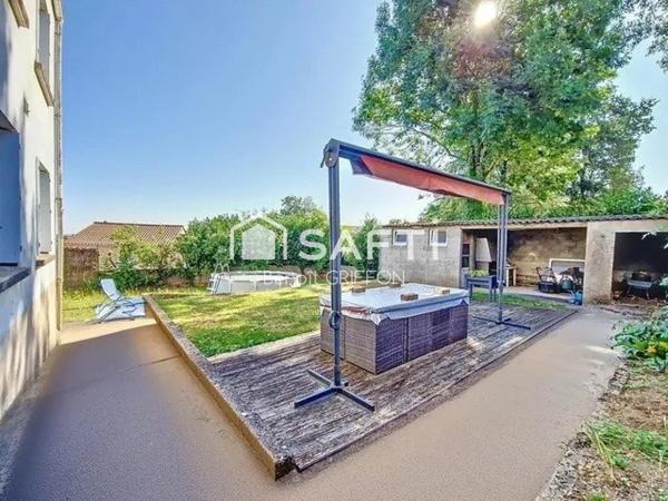 Maison familiale, jardin clos, volumes lumineux