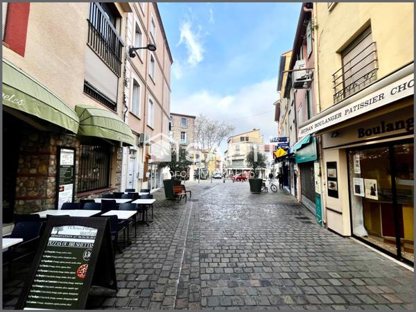 ARGELES-SUR-MER VILLAGE, FOND DE COMMERCE A VENDRE DANS RUE PASSANTE
