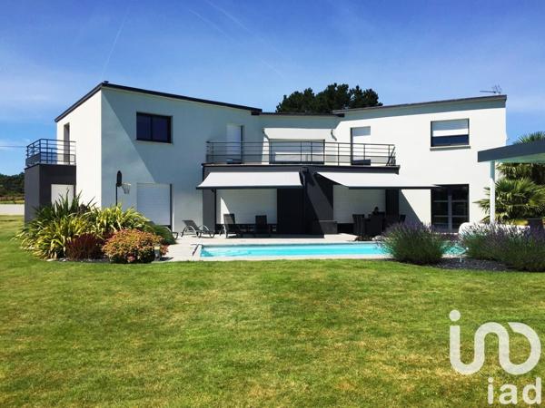 Maison d’architecte 6 pièces de 240 m² à Sainte-Marie (35600)