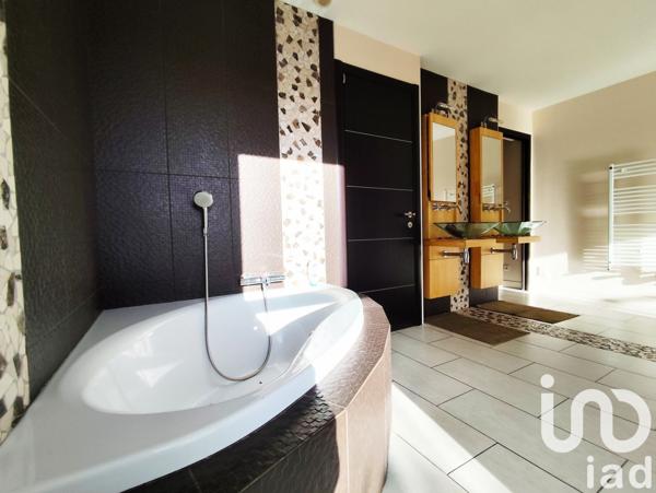 Maison d’architecte 6 pièces de 240 m² à Sainte-Marie (35600)