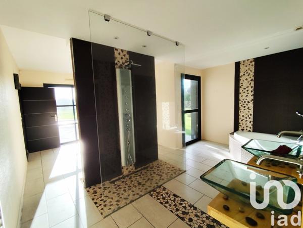 Maison d’architecte 6 pièces de 240 m² à Sainte-Marie (35600)