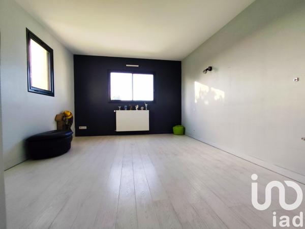 Maison d’architecte 6 pièces de 240 m² à Sainte-Marie (35600)