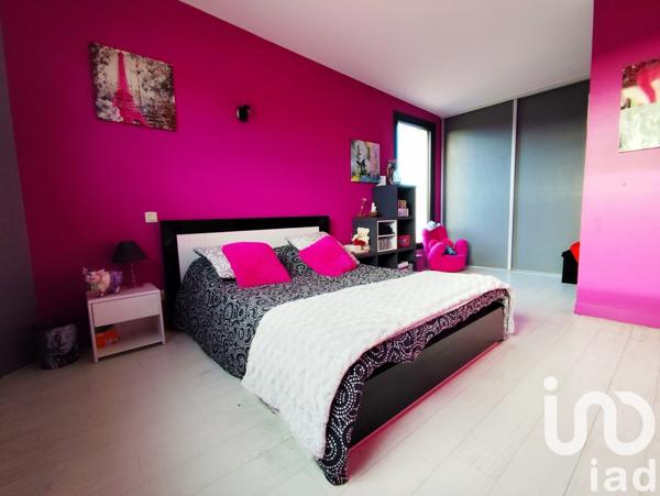 Maison d’architecte 6 pièces de 240 m² à Sainte-Marie (35600)