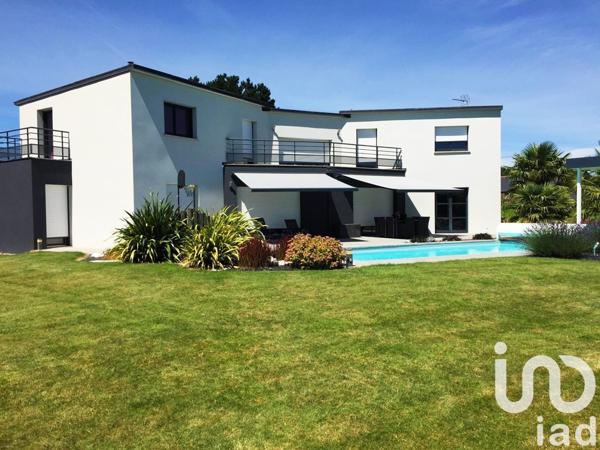 Maison d’architecte 6 pièces de 240 m² à Sainte-Marie (35600)