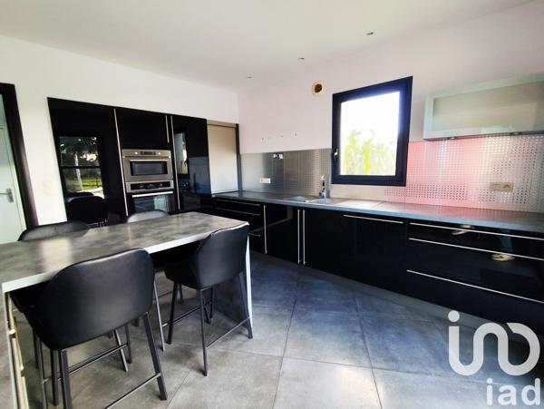 Maison d’architecte 6 pièces de 240 m² à Sainte-Marie (35600)