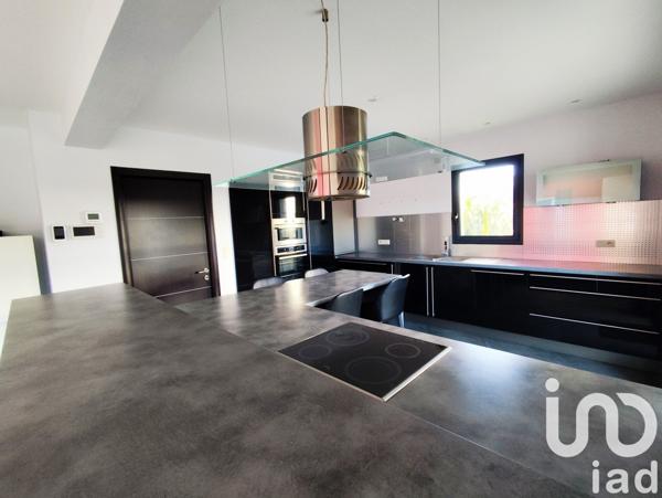 Maison d’architecte 6 pièces de 240 m² à Sainte-Marie (35600)