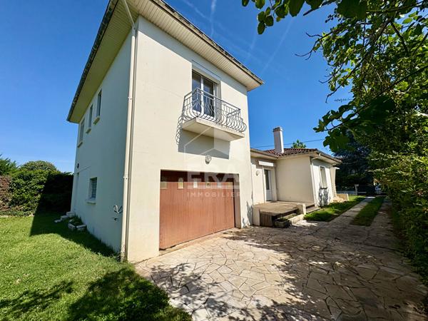 Maison Pineuilh 6 pièce(s) 3 chambres 146 m2 habitables quartier calme possibilité de vivre de plain pied