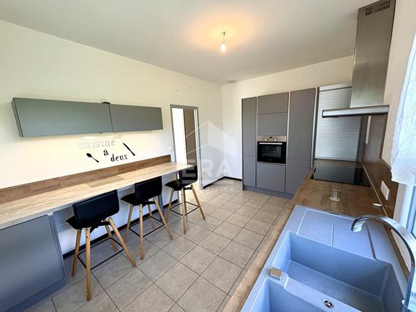 Maison Pineuilh 6 pièce(s) 3 chambres 146 m2 habitables quartier calme possibilité de vivre de plain pied