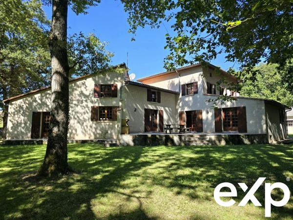 Maison d'architecte et son immense hangar