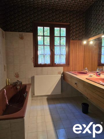 Maison d'architecte et son immense hangar