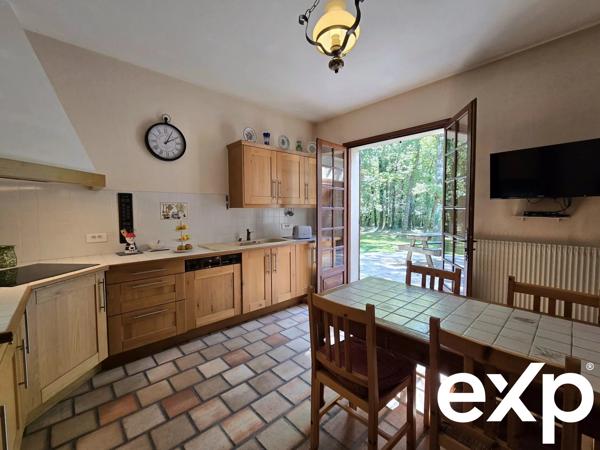 Maison d'architecte et son immense hangar