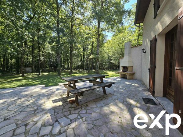 Maison d'architecte et son immense hangar