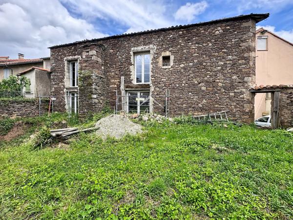 Vabres-l'Abbaye (12400) Grange en pierres à rénover avec jardin en un ou plusieurs logements !
