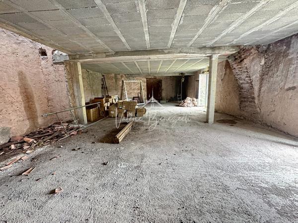 Vabres-l'Abbaye (12400) Grange en pierres à rénover avec jardin en un ou plusieurs logements !