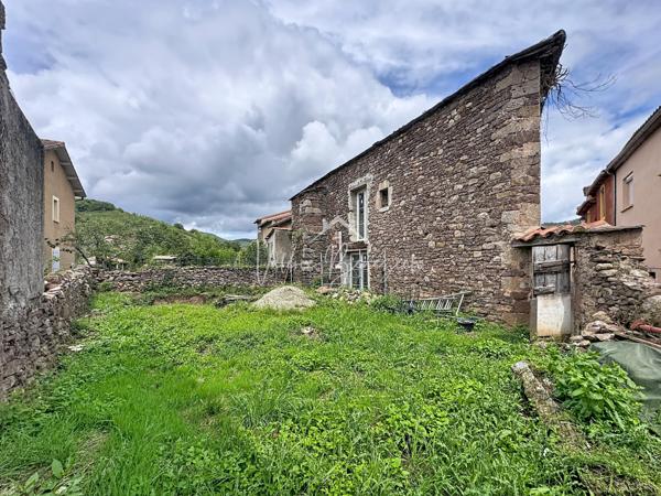 Vabres-l'Abbaye (12400) Grange en pierres à rénover avec jardin en un ou plusieurs logements !