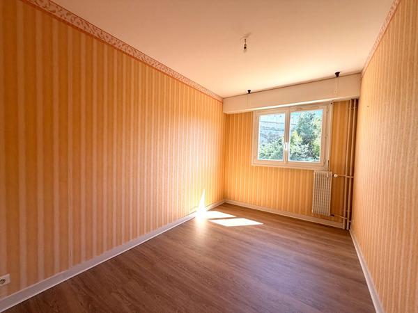 Appartement 4 pièces. Beaux volumes, résidence calme et verdoyante