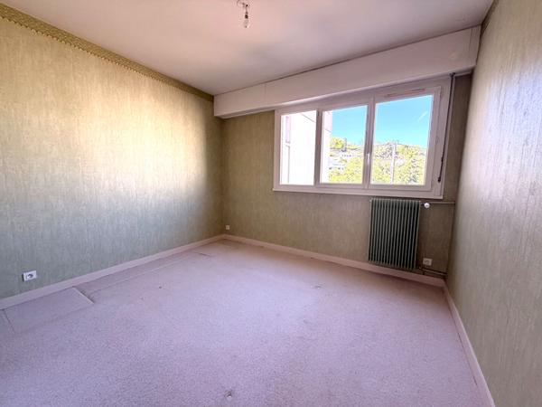 Appartement 4 pièces. Beaux volumes, résidence calme et verdoyante