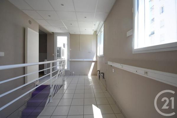 Maison à vendre  7 pièces - 273,72 m 2   VICHY  - 03