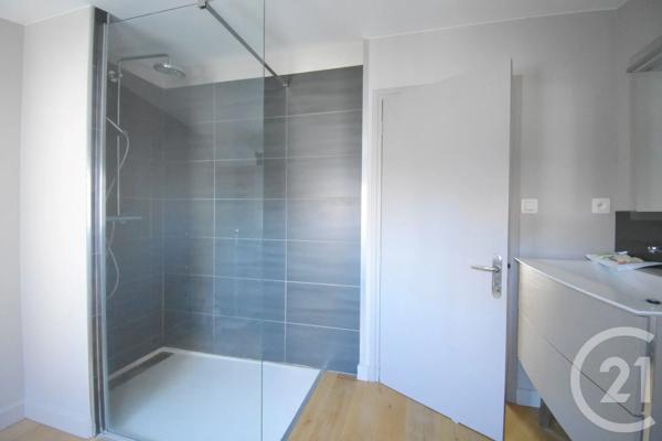 Maison à vendre  7 pièces - 273,72 m 2   VICHY  - 03