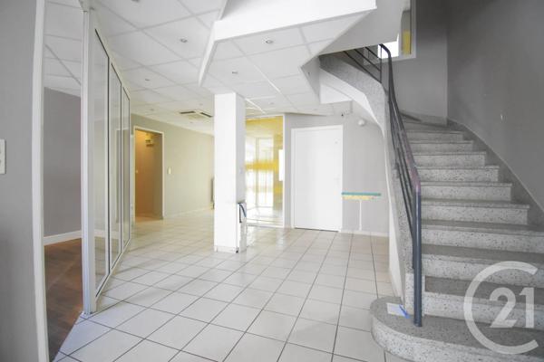 Maison à vendre  7 pièces - 273,72 m 2   VICHY  - 03