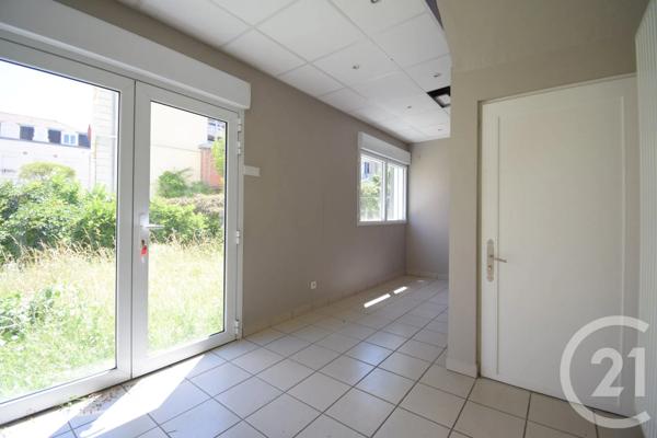 Maison à vendre  7 pièces - 273,72 m 2   VICHY  - 03
