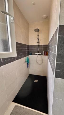 Jolie villa récente de plain-pied, très soignée