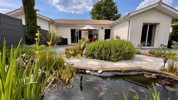 Jolie villa récente de plain-pied, très soignée