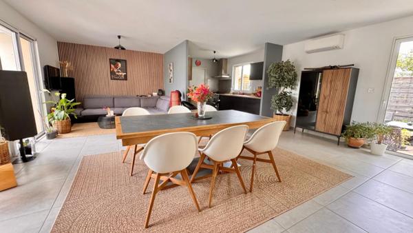 Jolie villa récente de plain-pied, très soignée