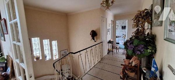 RENNES, Maison d'habitation - Quartier Sainte Thérèse - Maison des années 60 exposée Sud compre...