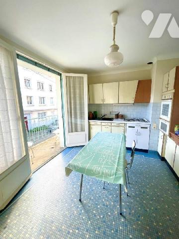 RENNES, Maison d'habitation - Quartier Sainte Thérèse - Maison des années 60 exposée Sud compre...