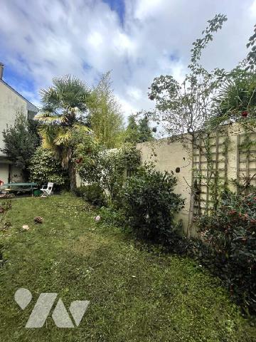 RENNES, Maison d'habitation - Quartier Sainte Thérèse - Maison des années 60 exposée Sud compre...