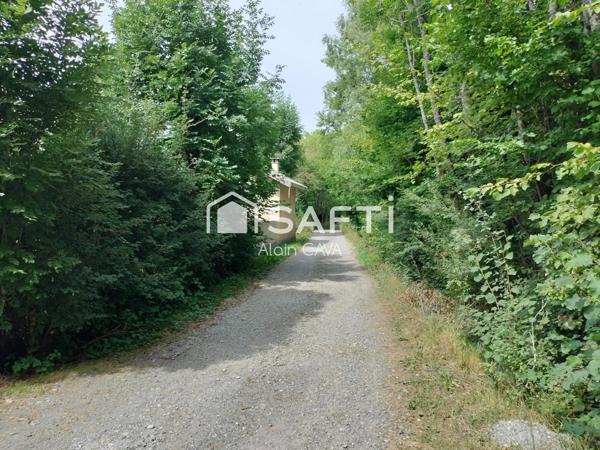 Maison de 98m² sur 2 niveaux avec terrasse d'été , abri de jardin,sur 1500m² de terrain