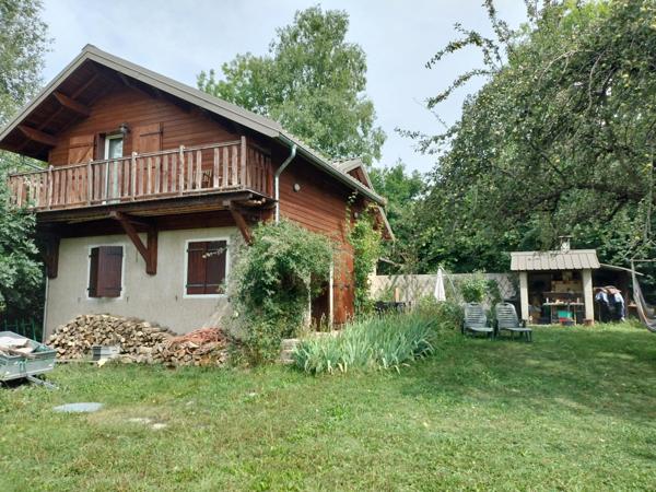 Maison de 98m² sur 2 niveaux avec terrasse d'été , abri de jardin,sur 1500m² de terrain