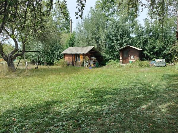 Maison de 98m² sur 2 niveaux avec terrasse d'été , abri de jardin,sur 1500m² de terrain