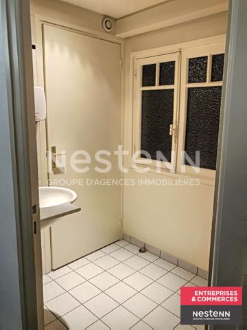 Centre de Feurs, plateau de 5 bureaux avec sanitaires et espace commun d'environ 117,38 m2 au premier étage