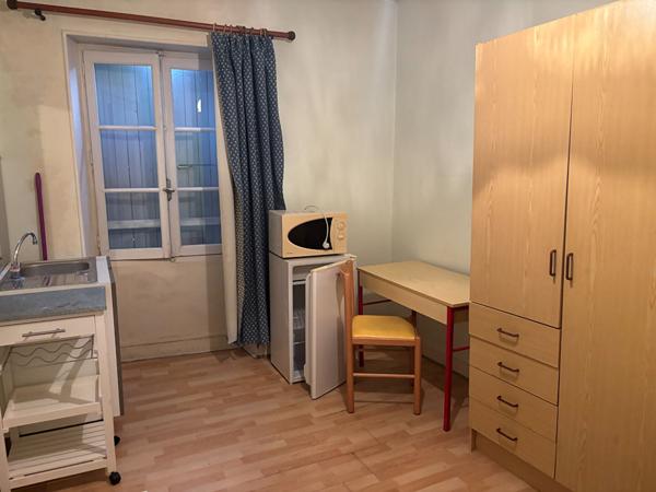 Immeuble de ville à restaurer. Fort potentiel