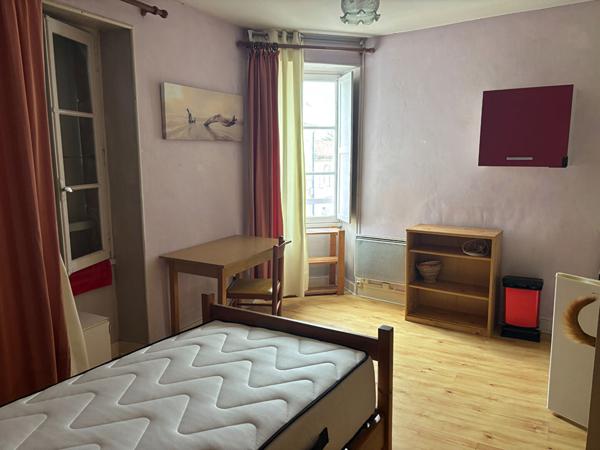 Immeuble de ville à restaurer. Fort potentiel