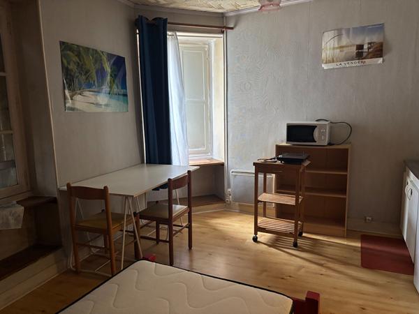 Immeuble de ville à restaurer. Fort potentiel