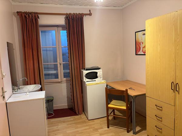 Immeuble de ville à restaurer. Fort potentiel