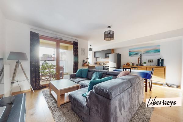 Appartement T3 récent en dernier étage avec 2 extérieurs - Secteur Parilly en bas du métro D